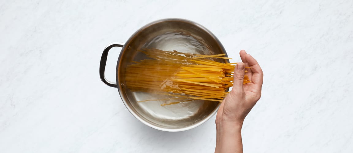 I am the pasta timer… ⏱ 🎥: @dylanecoleman #EveryPlate #Pasta