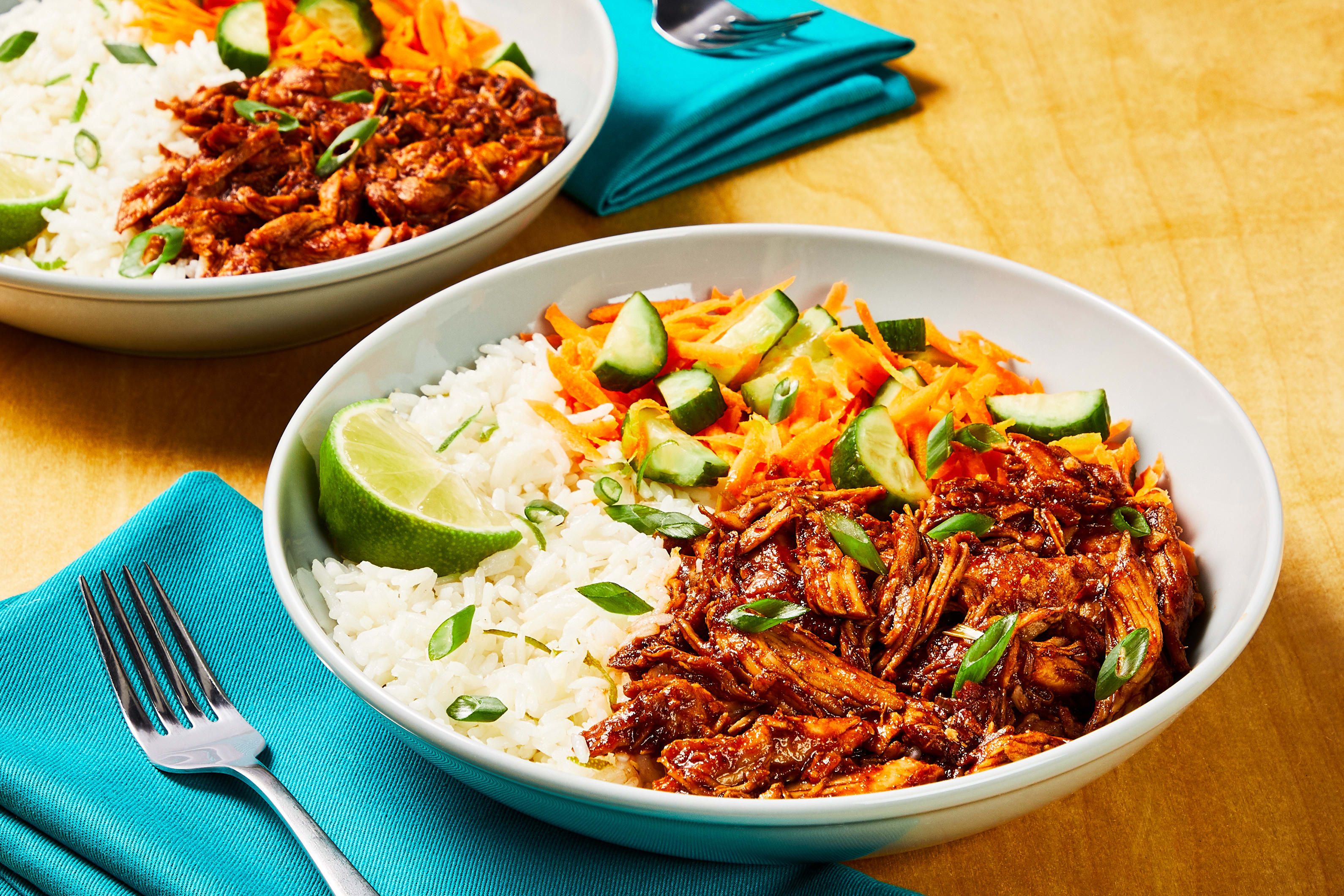 https://images.everyplate.com/f_auto,fl_lossy,q_auto/everyplate_s3/image/ginger-soy-bbq-pulled-chicken-bowls-043aa978.jpg
