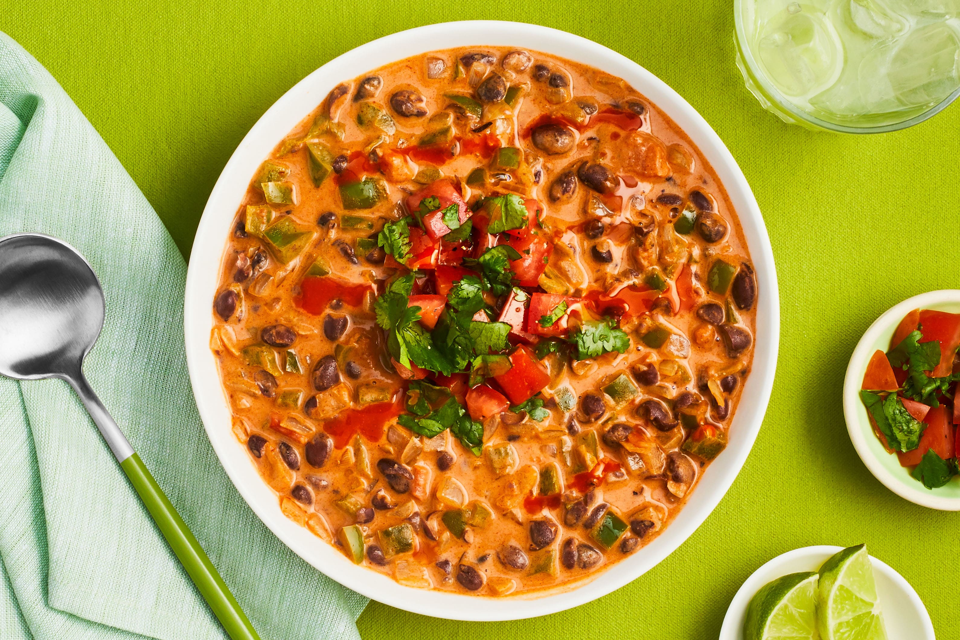 https://images.everyplate.com/f_auto,fl_lossy,q_auto/everyplate_s3/image/southwest-tomato-black-bean-soup-41d6fa3e.jpg